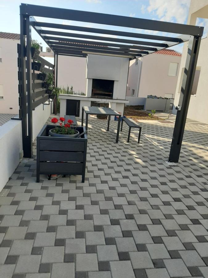 Apartments Sunrise Preko Exterior photo